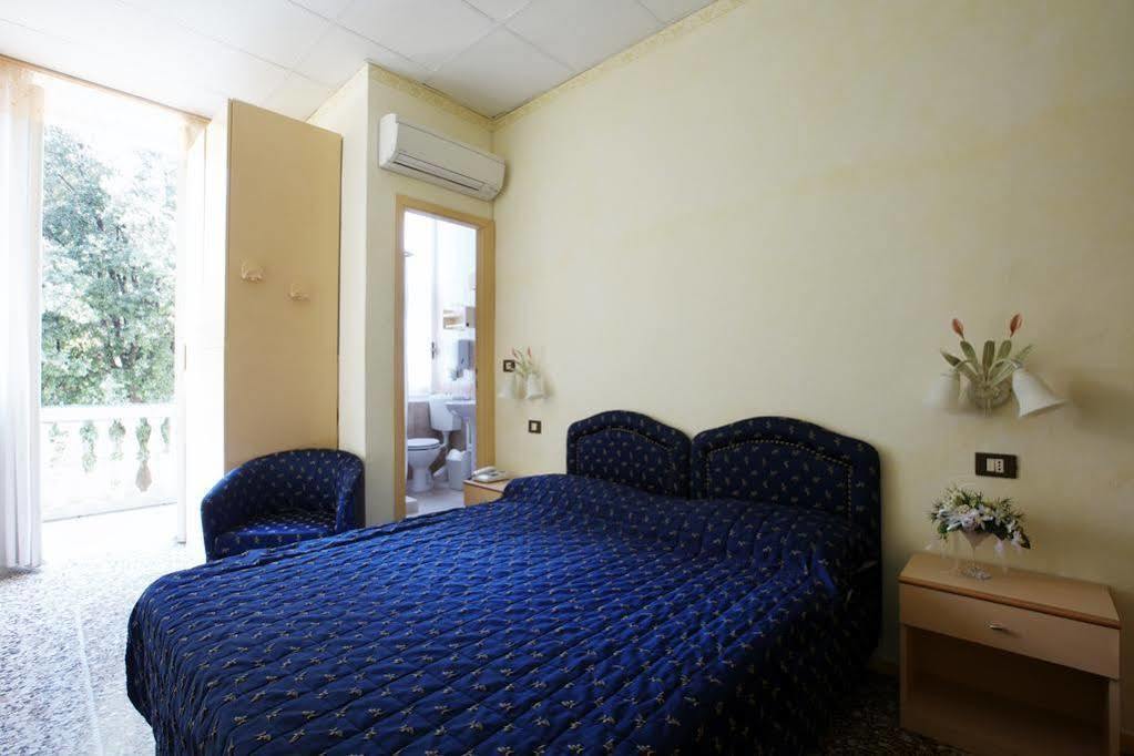 Lyric Hotel Levanto Esterno foto