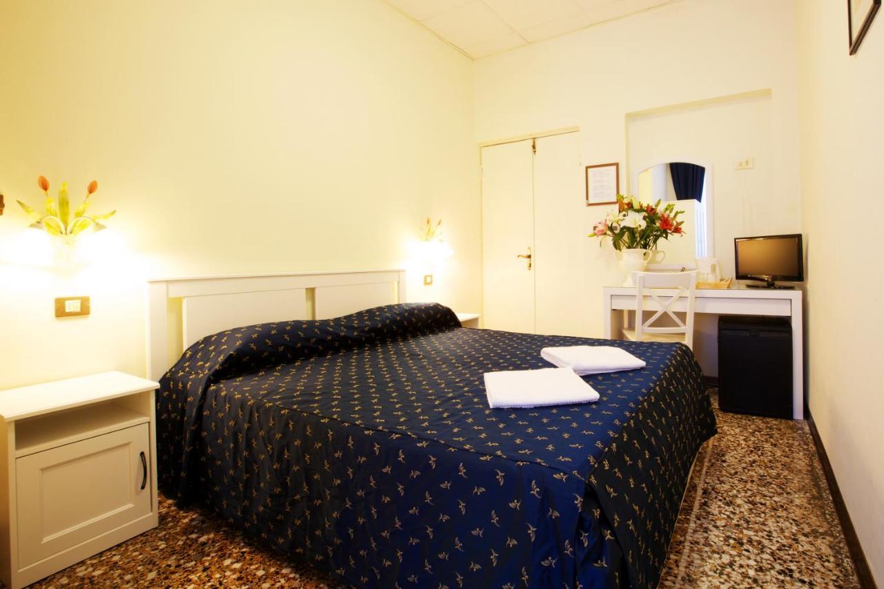 Lyric Hotel Levanto Esterno foto